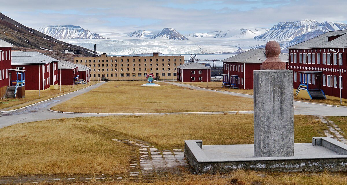 Opuštěné město Pyramiden: Sovětský duch v arktické tundře